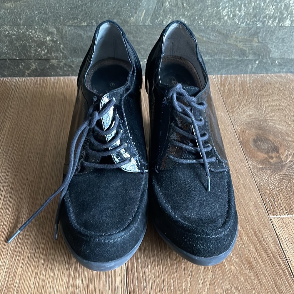 Kenneth Cole Saddle Heels - Picture 4 of 5